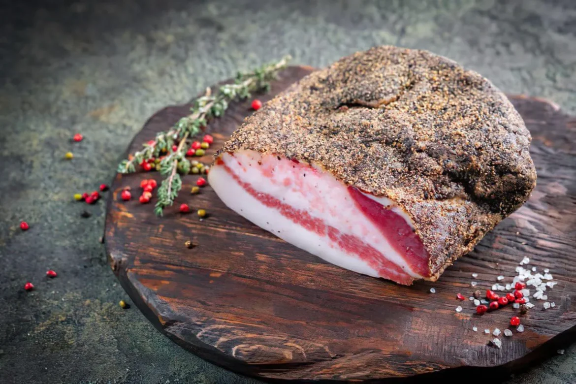Guanciale : Tout savoir sur cette joue de cochon italienne et ses usages culinaires